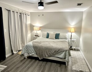 4 bedrooms, iron/ironing board, free WiFi, bed sheets - Water front 4 bedroom 2.5 Bath Lagoon Beach Home Gulf Shores large home (Gulf Shores)