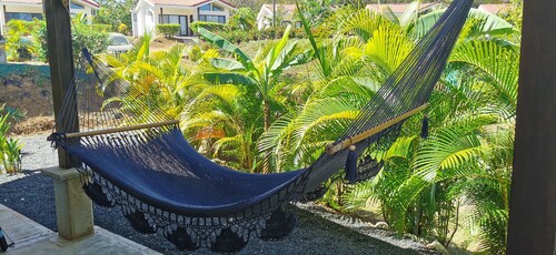 Gorgeous 2 Bedroom Villa - 5 min from the beach!