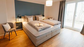 1 bedroom, desk, travel crib, free WiFi