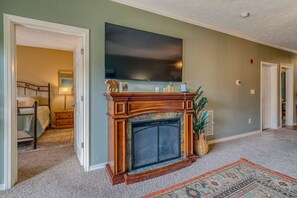 2 habitaciones, escritorio, tabla de planchar con plancha y wifi 