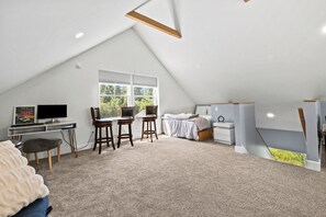 4 bedrooms, WiFi, bed sheets