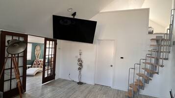 3 bedrooms, iron/ironing board, bed sheets