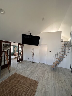 3 habitaciones, tabla de planchar con plancha y ropa de cama 