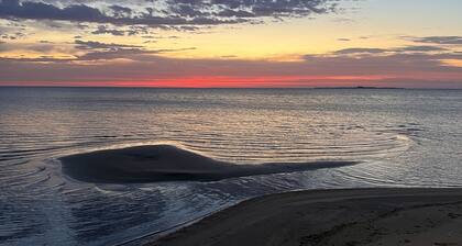 Bayview Hideaway! Newly remodeled beach house!