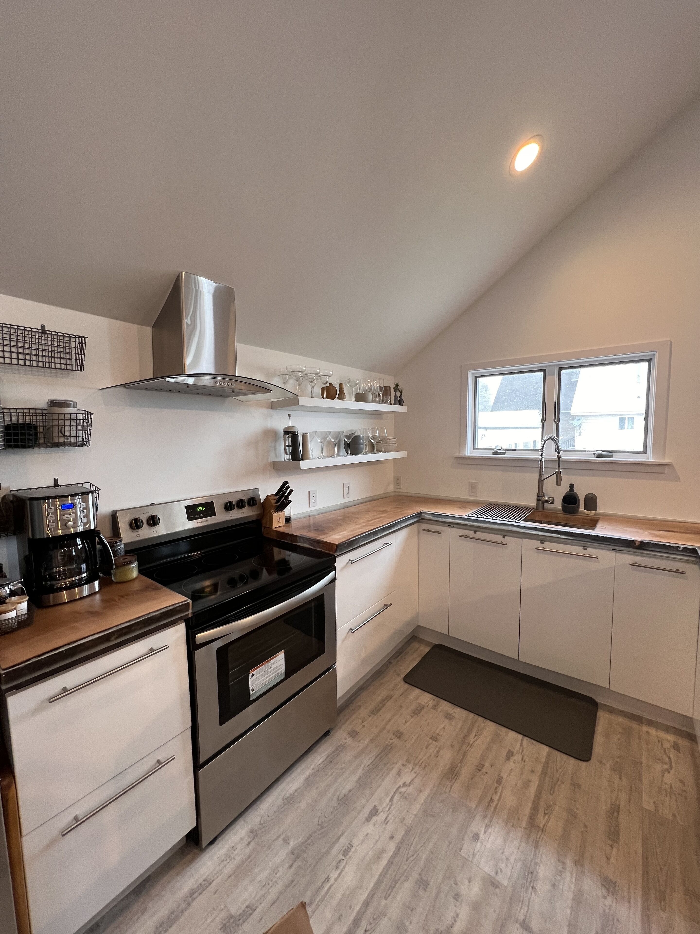 Micro-ondes, four, plaque de cuisson, lave-vaisselle