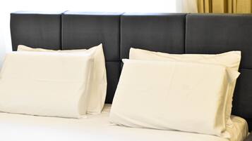 Minibar, wifi gratis y ropa de cama