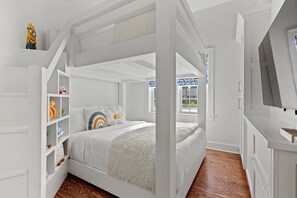 8 chambres, fer et planche à repasser, Wi-Fi, draps fournis