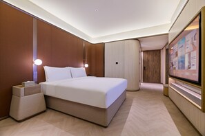 A modern hotel room with a large bed, a bedside table, a flat-screen TV, and a wooden wardrobe. - Crystal Orange Hotel Haimen Wenfeng Great World (Nantong)