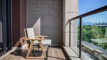 豪华湖景大床房 | 露台