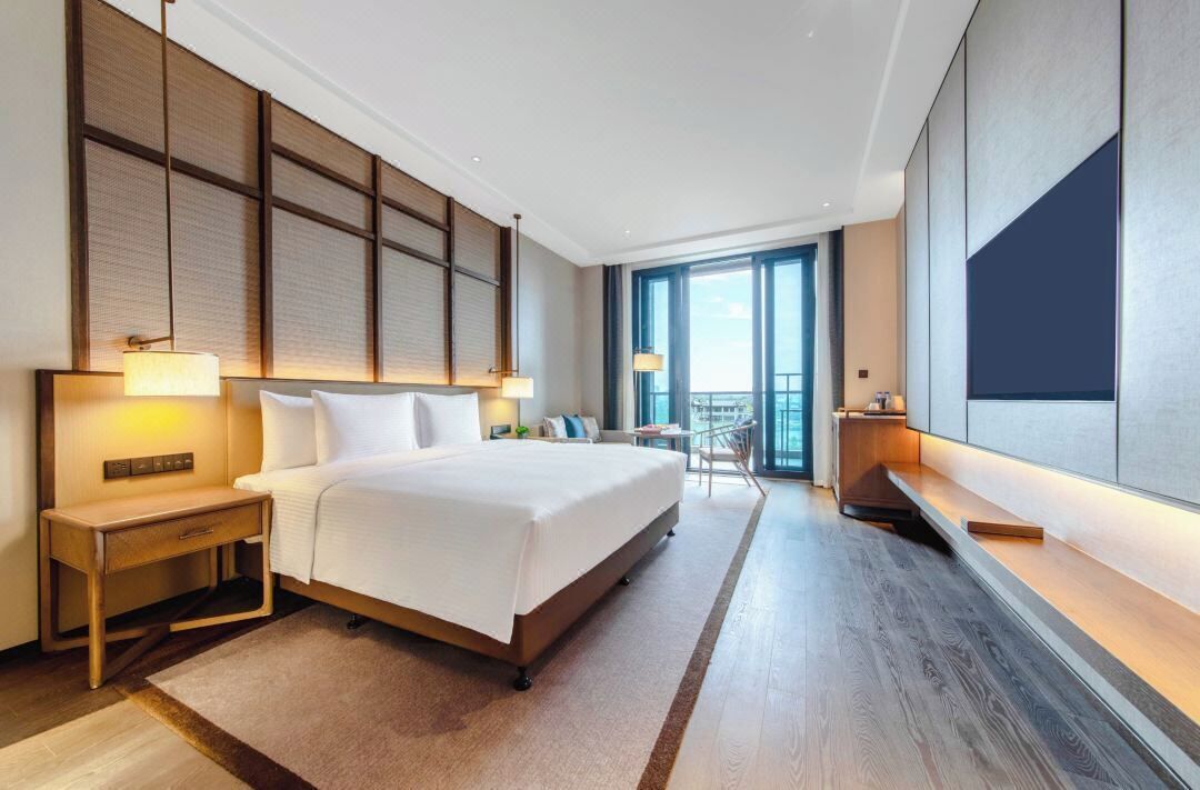 Premium bedding, down comforters, minibar, in-room safe