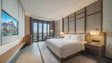 Deluxe Garden View King Room | Premium bedding, down duvets, minibar, in-room safe