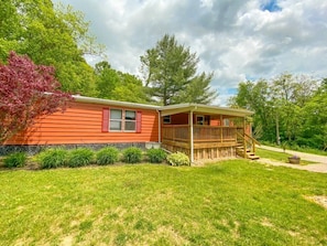 Exterior - 2 bedroom in Logan Ohio, Hocking Hills, Luxury Hot Tub, King Size Bed, Fire-pit (Logan)