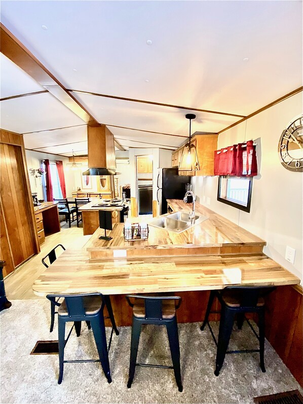 Kylskåp, mikrovågsugn, ugn och spishäll