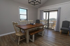 Dining - Four Sandy Paws - Charming, home away from home, for you and you four-legged friend! (Duck)