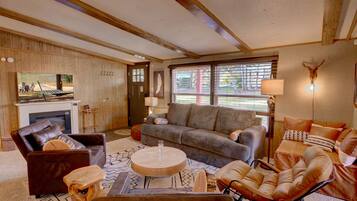 Een smart-tv en een open haard