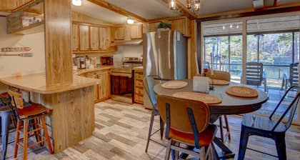 Lakefront Cabin at Lake Hartwell