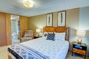 4 bedrooms, desk, iron/ironing board, free WiFi