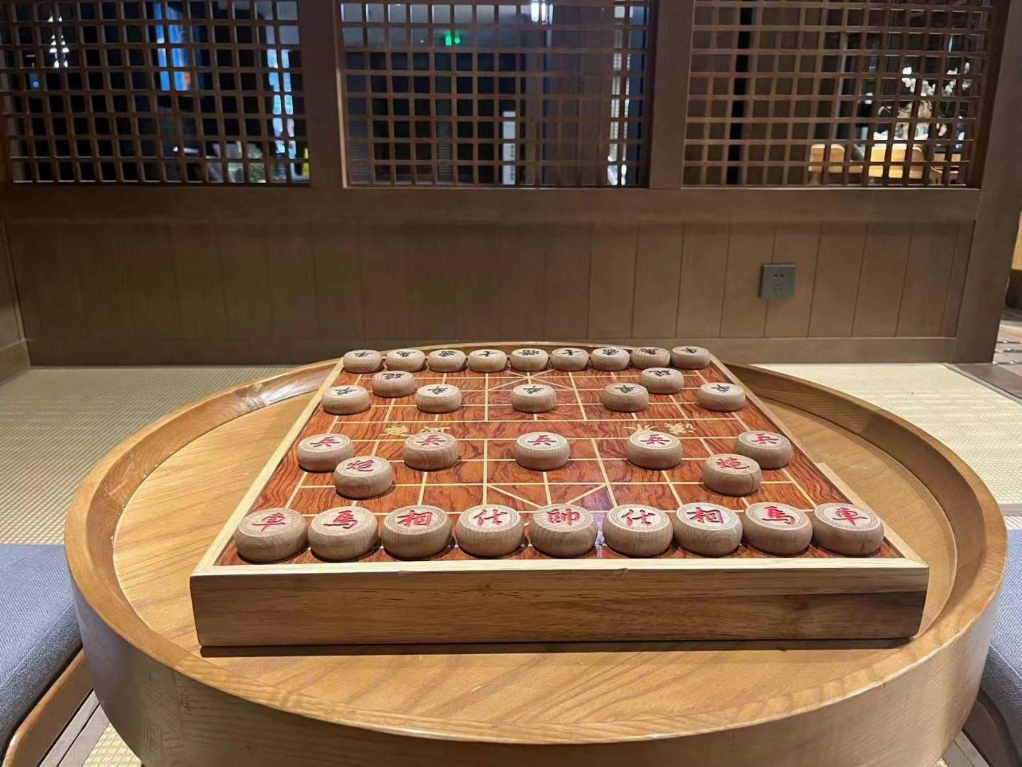 A Go board in a room with tatami flooring and sliding doors.