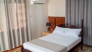 4 bedrooms, iron/ironing board, free WiFi, bed sheets