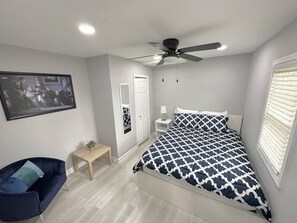 2 عدّة غرف نوم ومكواة/لوح كي وواي فاي وملاءات أسرّة