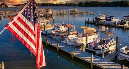 Colonial Beach Cottage, 7 minutes walk to beach!