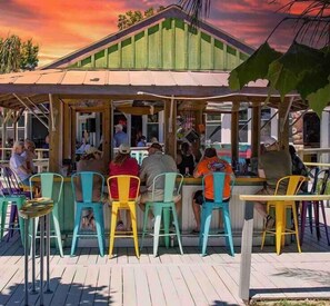 تناول الطعام بالخارج