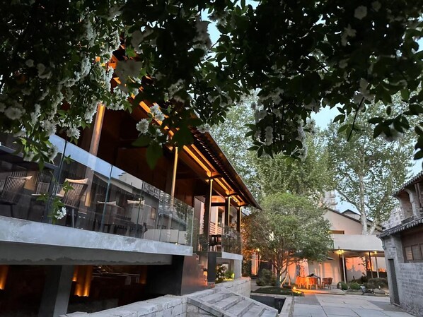 View from property - Blossom Hill Hotel Nanjing Laomendong Zhuqueli (Nanjing)