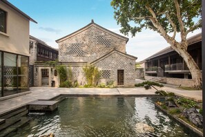 View from property - Blossom Hill Hotel Nanjing Laomendong Zhuqueli (Nanjing)