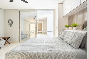 1 habitación, tabla de planchar con plancha, wifi y ropa de cama 