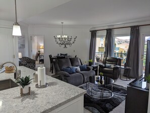 スマートテレビ、暖炉、Netflix、書庫