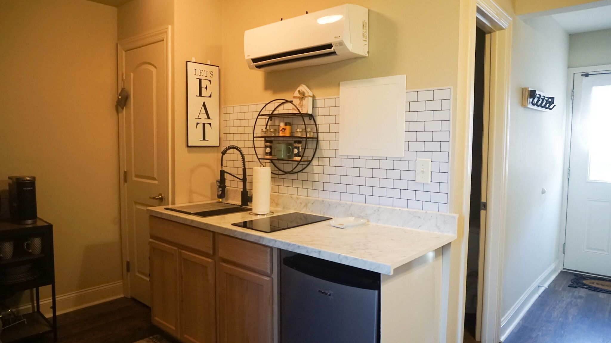 NEW Charming Studio in Madison! 