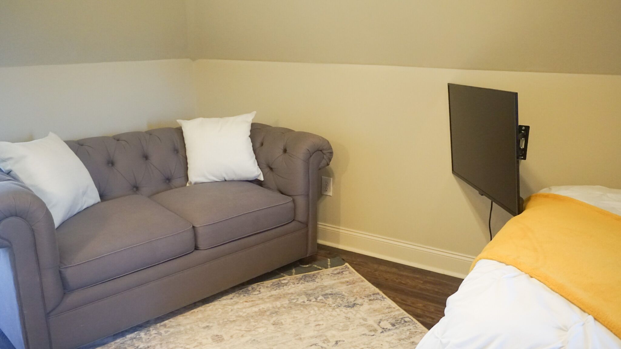 NEW Charming Studio in Madison! 