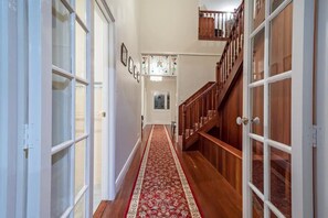 Interior - Serpentine Rose - City center luxury (Albany)