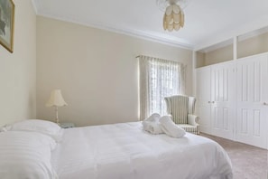 4 bedrooms, WiFi, bed sheets