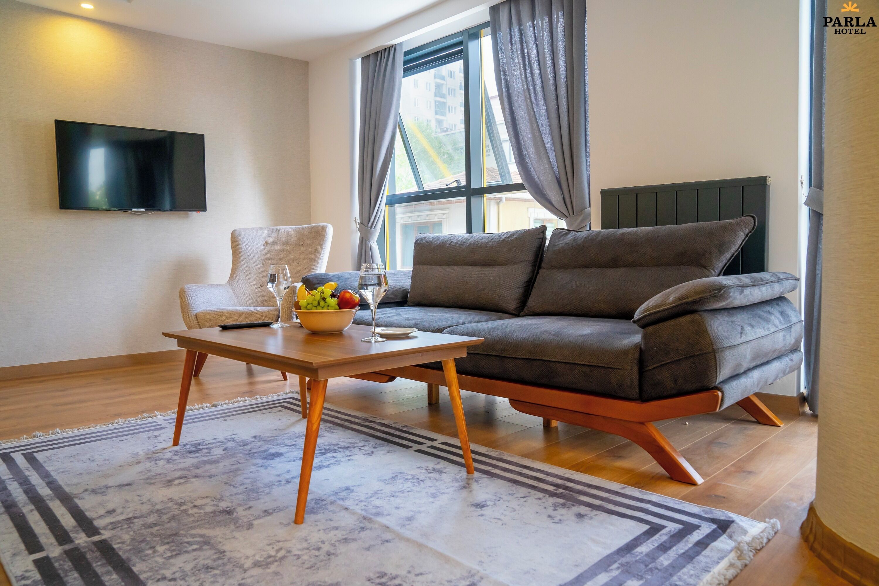 Elite Suite | Ruang tamu | TV Pintar, Netflix, filem tayangan pertama, filem berbayar 