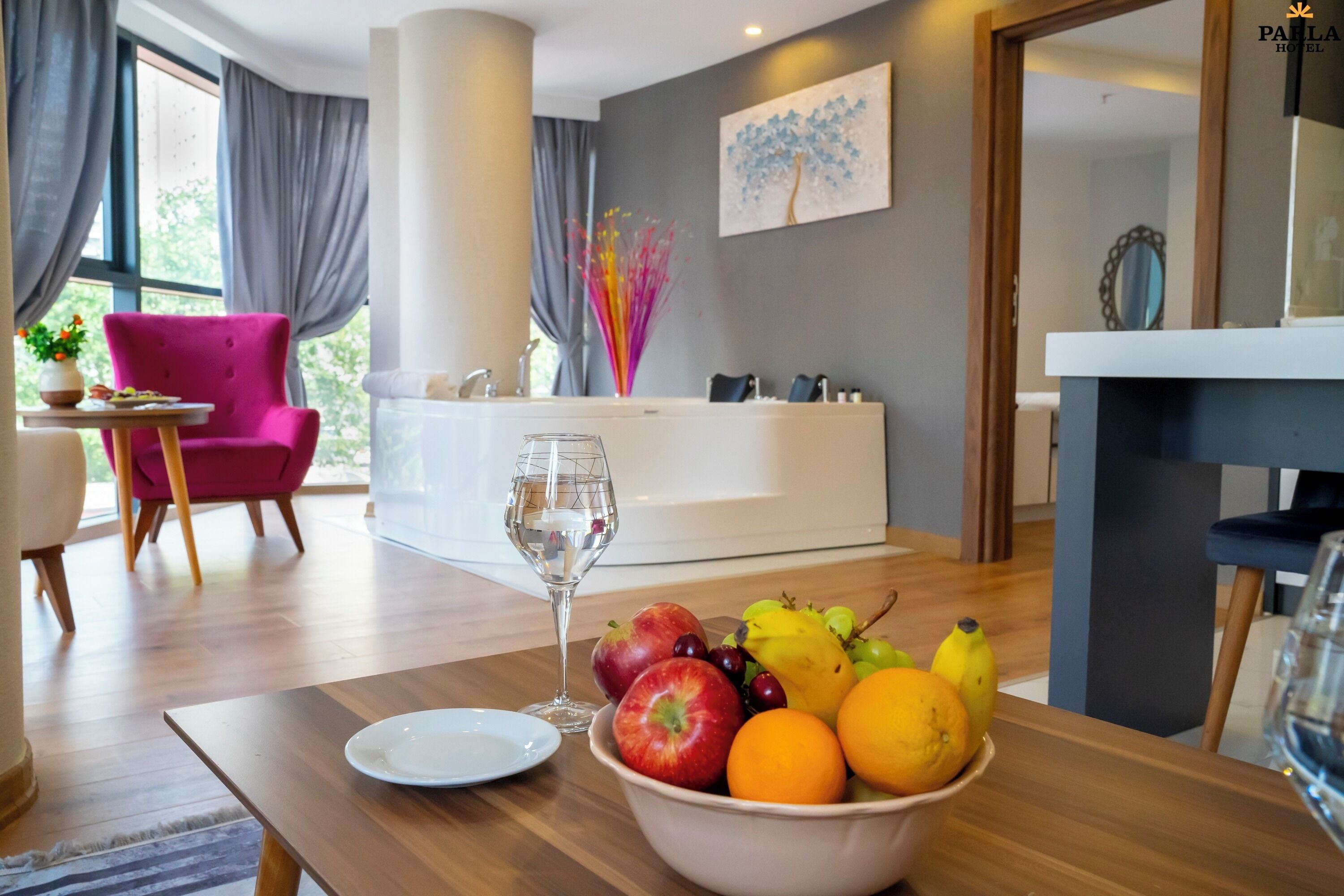 Elite Suite | Premium bedding, down comforters, desk, laptop workspace