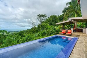 حمّام سباحة خارجي