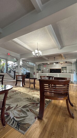 Dining - OCEAN Front Kona Studio - Spectacular view! (Kailua-Kona)