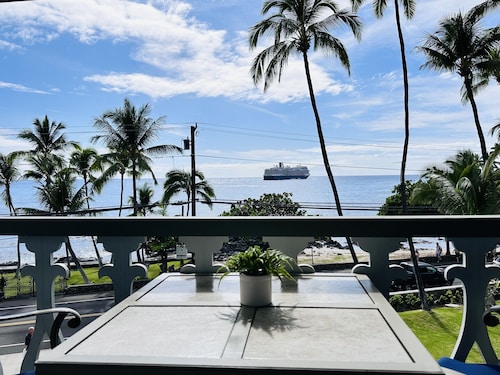 OCEAN Front Kona Studio - Spectacular view!