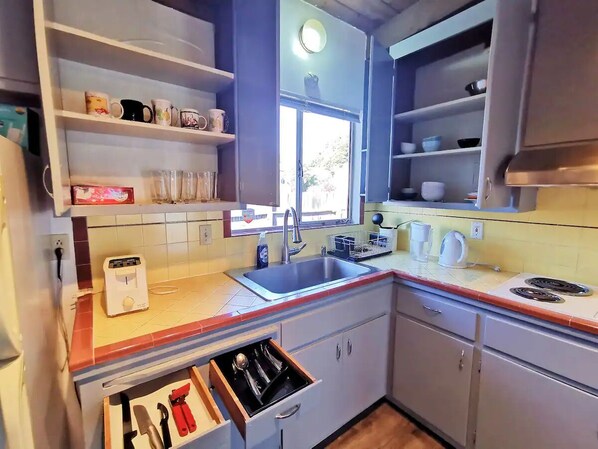 Unclassified image, 1 of 14, button - Comfy 2BR 1Bath Apartment near HWY580-80 (Richmond)