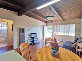 Family Apartment | In-room dining