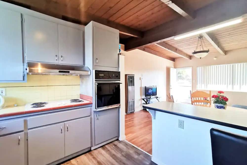 Comfy 2BR 1Bath Apartment near HWY580-80