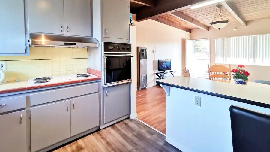 Comfy 2BR 1Bath Apartment near HWY580-80