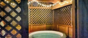 A Taste Of Dundee: Hot Tub, Fire Pit - Wine Escape