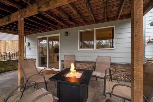 A Taste Of Dundee: Hot Tub, Fire Pit - Wine Escape