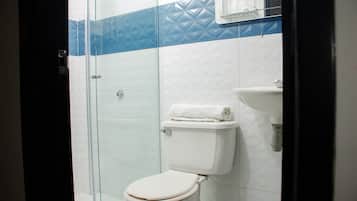 Standard Triple Room | Bathroom | Shower, towels