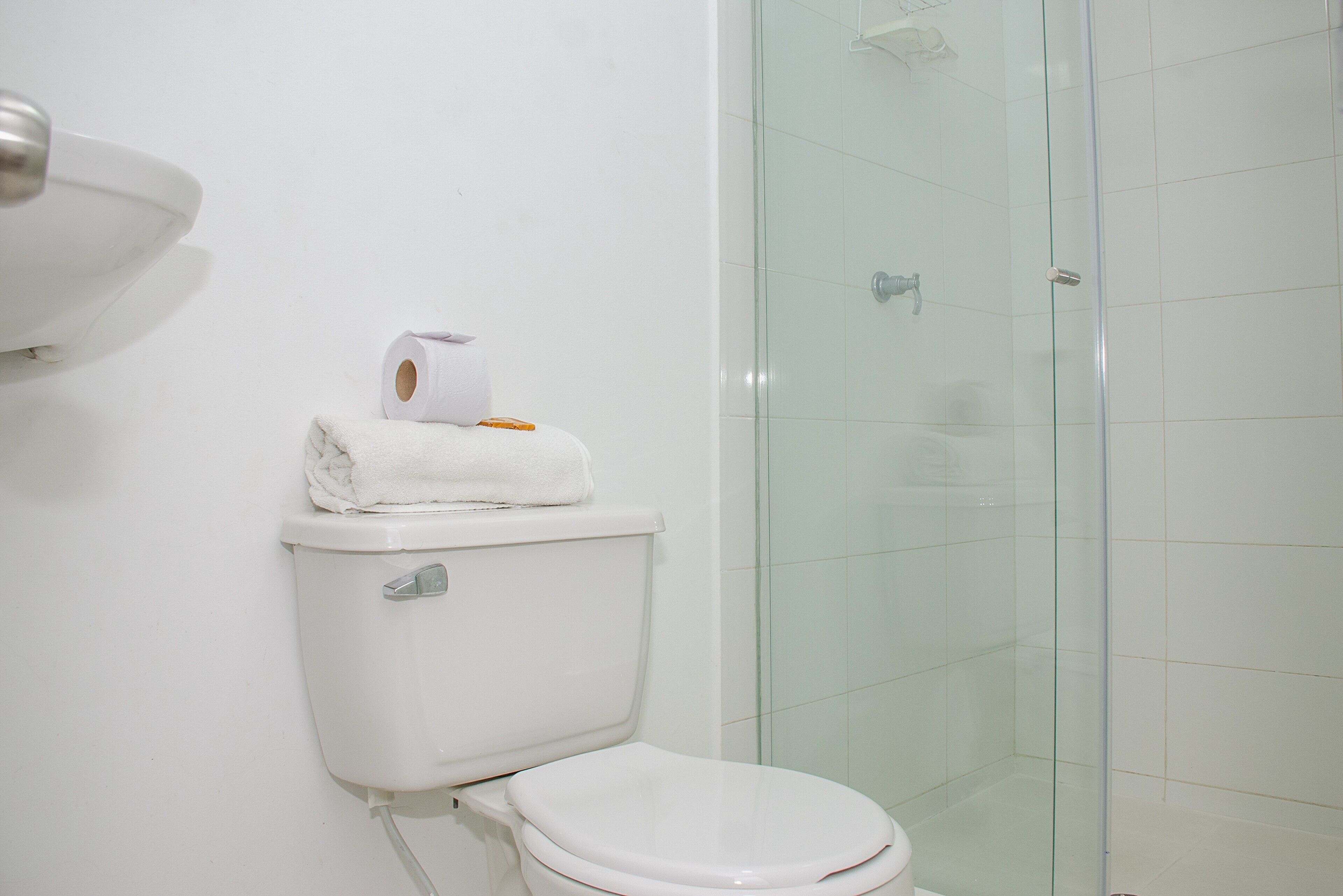 Kahden hengen standard-huone | Kylpyhuone | Suihku, pyyhkeet