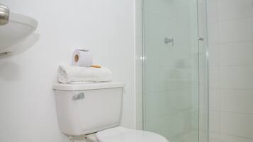 Standard Double Room | Bathroom | Shower, towels