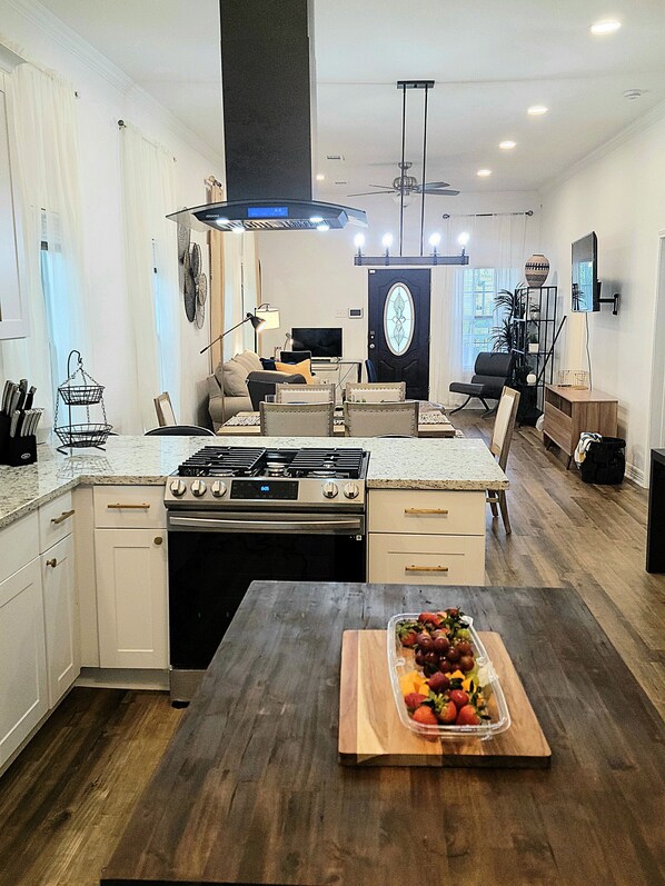 Interior - Family Friendly Greater Heights Cottage Newly renovated - Must See (Houston)