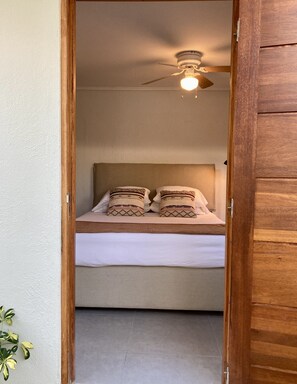 1 bedroom, travel cot, free WiFi, bed sheets - The C Spot: Central, Clean, Comfy, and Cute (Willemstad)